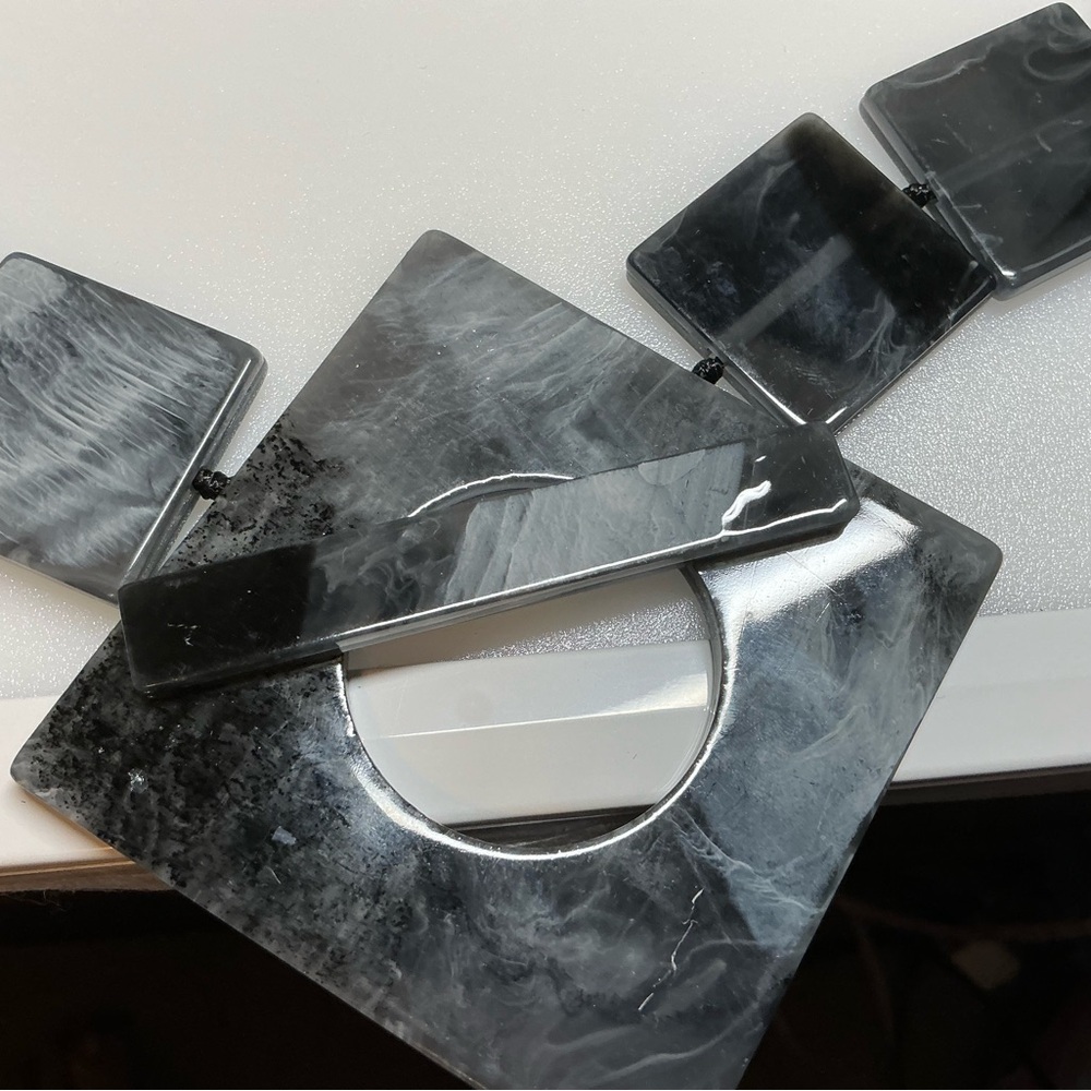 Chunky Geometric Statement Necklace for Women in Marble Patterns Cato - Picture 3 of 4